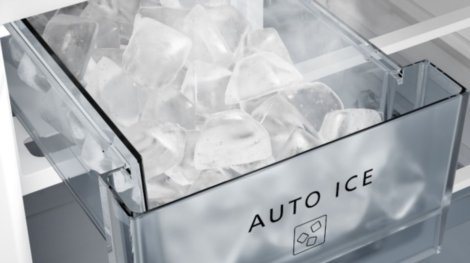 Panasonic NR-BV361GPKV sở hữu tính năng làm đá tự động