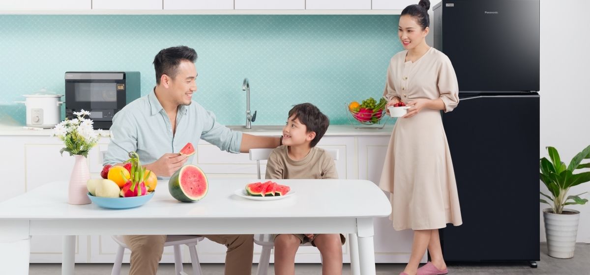 Panasonic NR-TV301BPKV có thiết kế tinh tế, tối giản nhưng lại rất hiện đại và thanh lịch