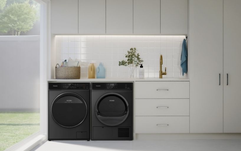 Máy sấy Panasonic NH-EH95JD1BV sở hữu màu đen sang trọng, cùng kiểu dáng hiện đại