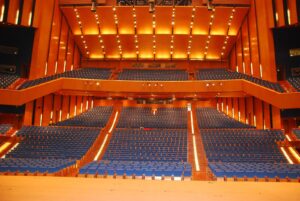 lap dieu hoa cho hoi truong