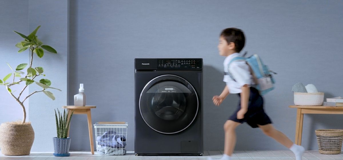 Panasonic NA-V105FC1LV gây ấn tượng bởi vẻ ngoài sang trọng và nổi bật