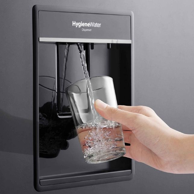 Tủ lạnh Panasonic NR-BX421GPKV 377 lít inverter ngăn đông dưới 8 Thiết kế khay lấy nước bên ngoài với ngăn chứa 3 lít