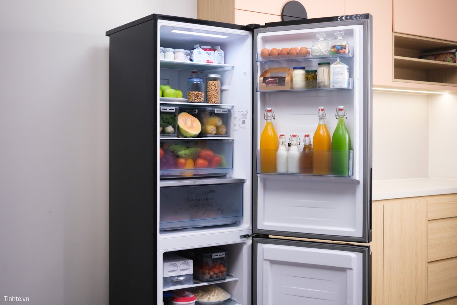 Tủ lạnh Panasonic NR-TL381GPKV inverter 366 lít 3 Ngăn chứa được sắp xếp linh hoạt có thể tùy chỉnh độ cao khi sử dụng