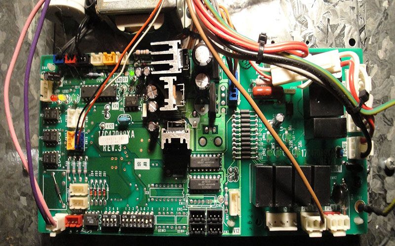 Tìm hiểu về mã lỗi H11 điều hòa Panasonic là gì? Cách xử lý hiệu quả 4 Do bo mạch bị hỏng