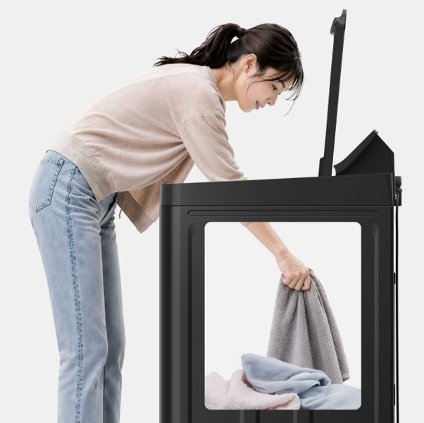 Thiết kế tiện lợi cho việc lấy và cho quần áo bên trong lồng giặt 